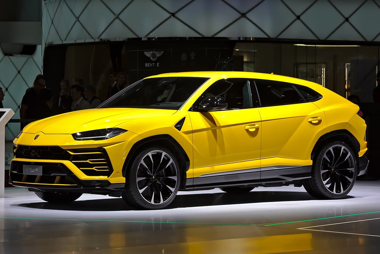 Lamborghini Urus SUV — exterior reference