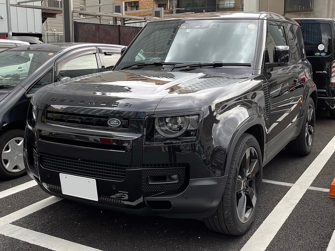 Land Rover Defender 90 — exterior reference