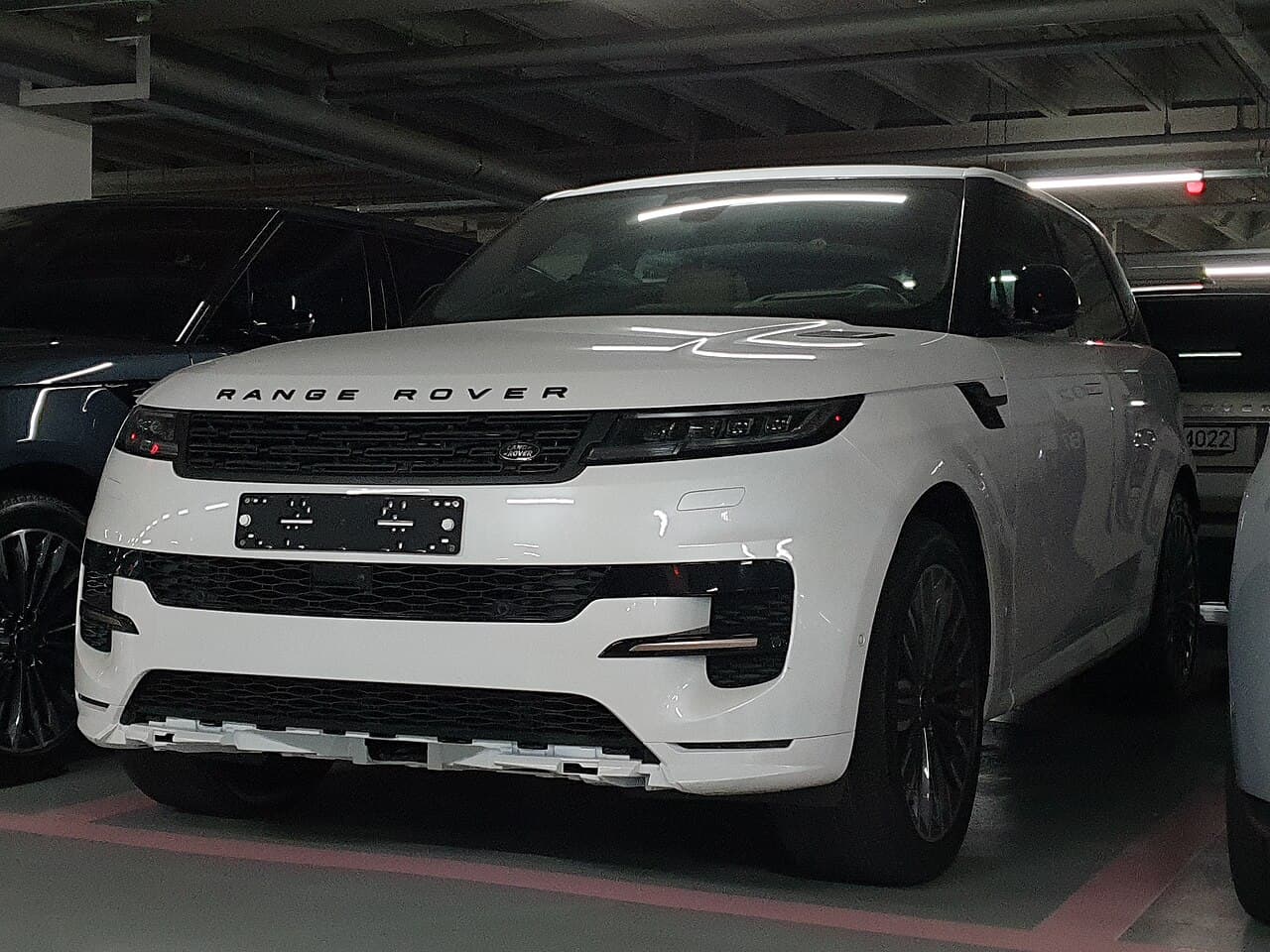 Land Rover Range Rover Sport SUV — exterior reference