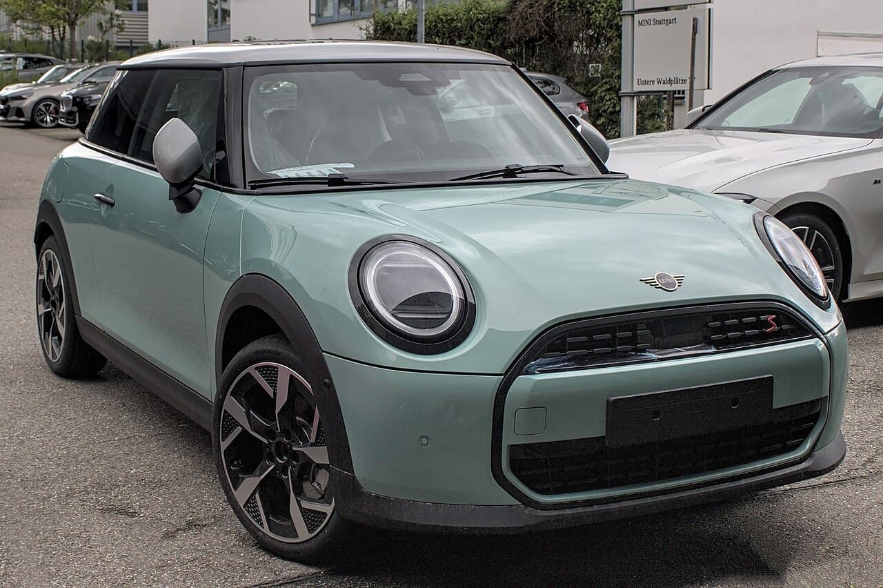 Mini Cooper 3-door Hatch — exterior reference