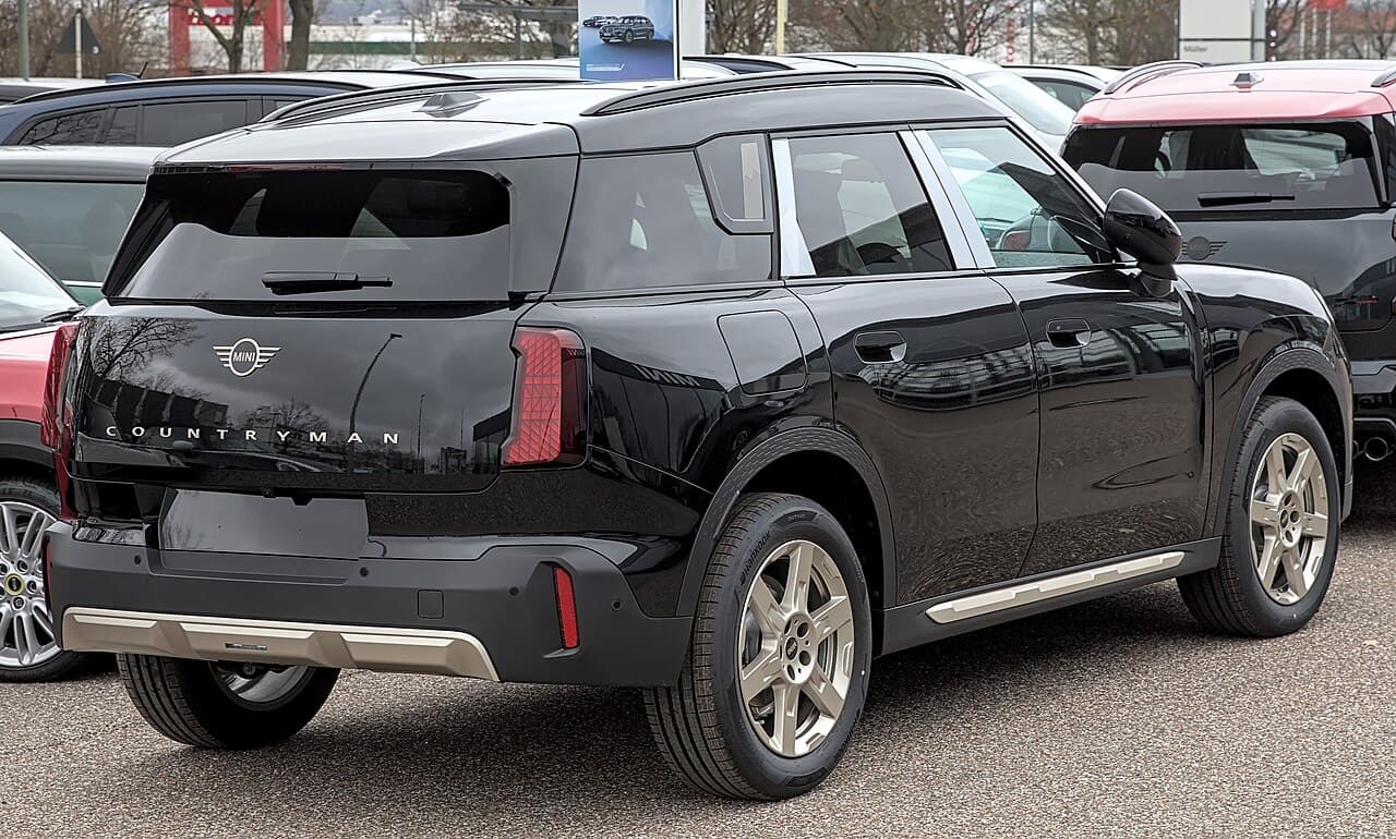 Mini Countryman SUV — exterior reference