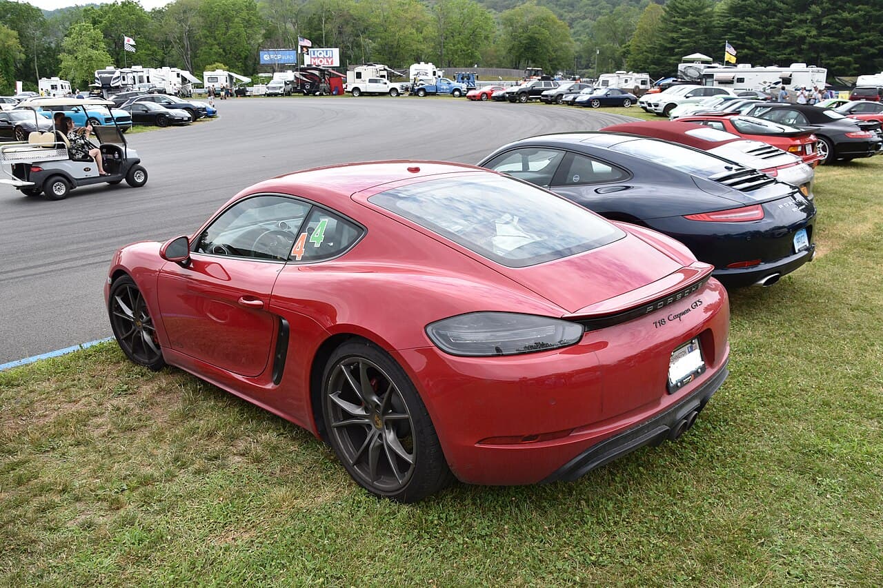 Porsche 718 Cayman Coupé — exterior reference