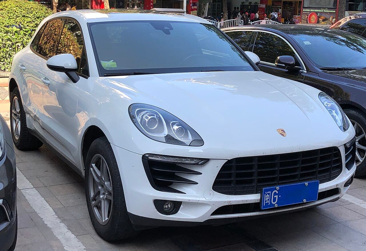 Porsche Macan SUV — exterior reference