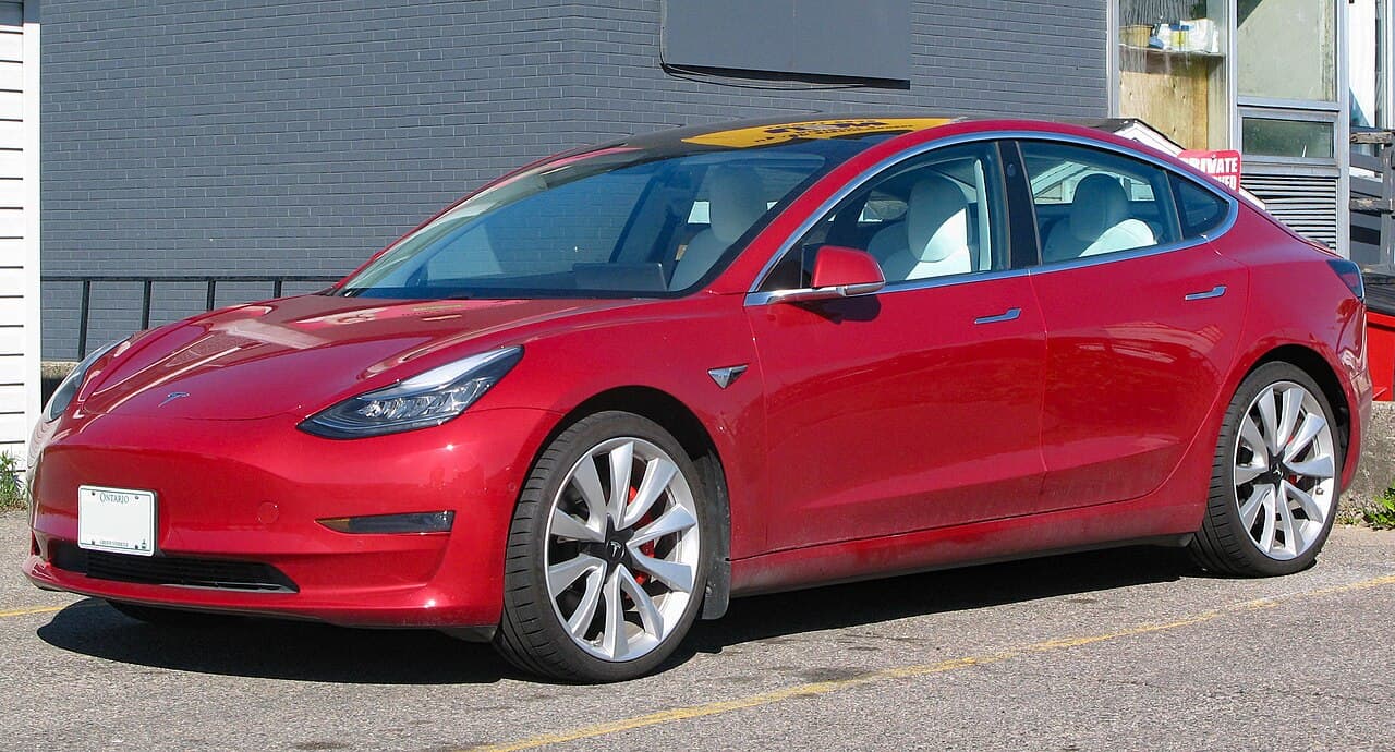 Tesla Model 3 Saloon — exterior reference